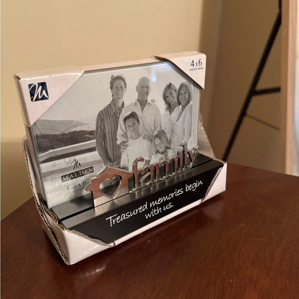 Malden Family Photo Frame - Black and Silver